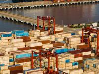 物品葵花籽油從深圳市選擇輪船送貨抵到美國(guó)